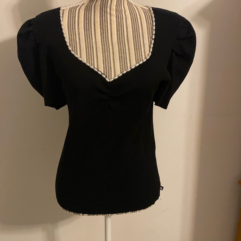 KL size large black short sleeved sweater